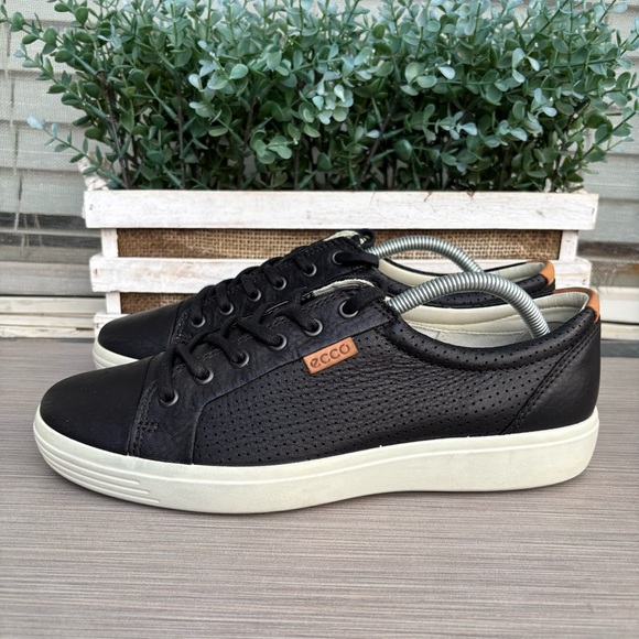 Ecco Soft 7 City Soft Black Perforated Leather Sneakers